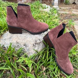 💖 NWT Brown Sorel Cate Cutout Suede Booties, Block Heel, Sz 9